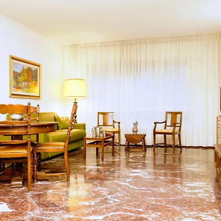 בית הארחה Rosa Garden מסטרה