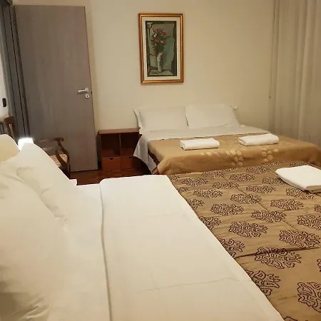 בית הארחה Rosa Garden מסטרה