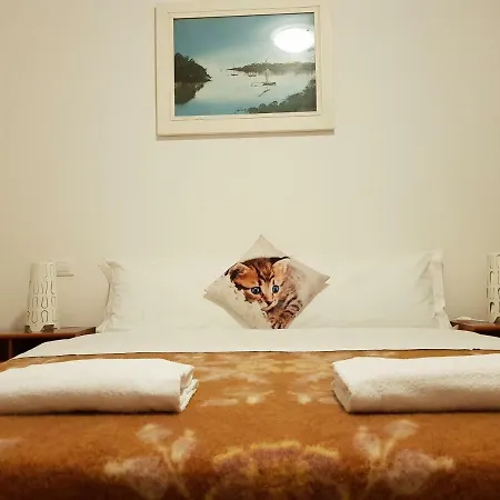 Rosa Garden בית הארחה